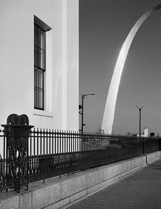 /product//the-old-courthouse-and-the-arch/