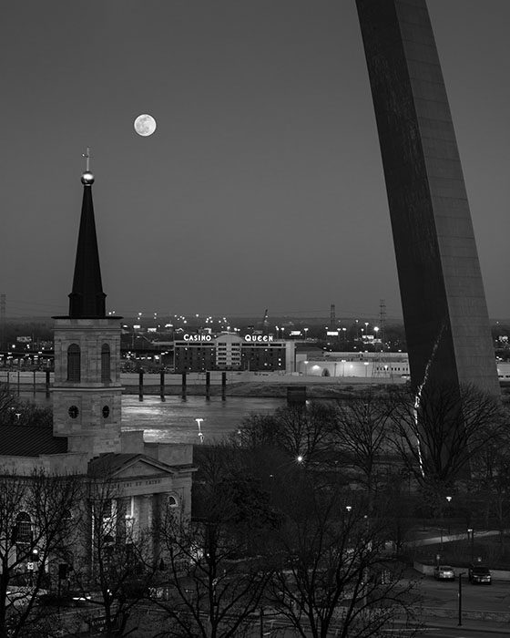 /product//moonrise-the-old-cathedral-and-the-arch-2020/