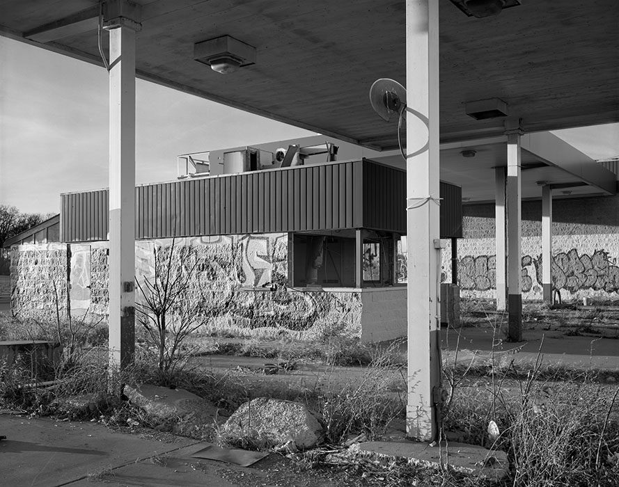 /product//abandoned-service-station-north-st-louis-2021/